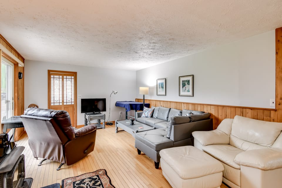 Fishing Pond & Spacious Yard: Quiet Home in Sodus! House in New York
