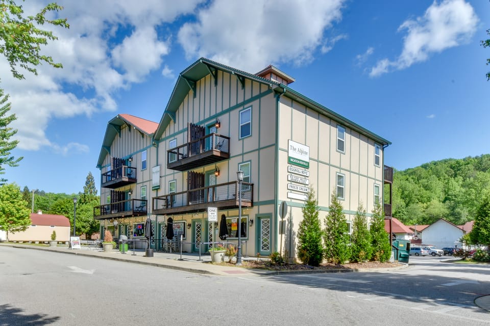 Walkable Condo 3 Mi to Unicoi State Park Apartment in Helen