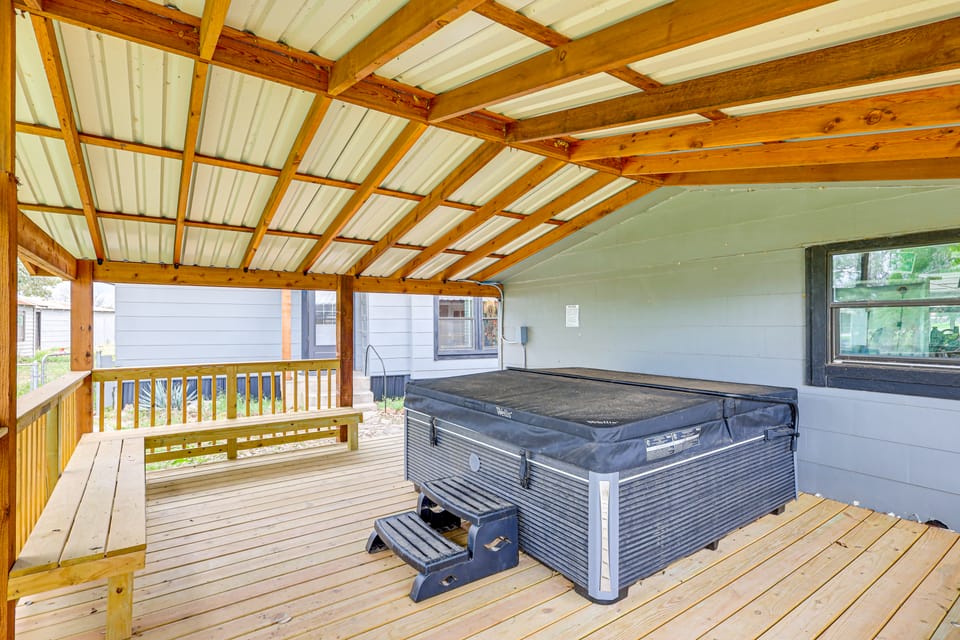 Deck, Hot Tub & Lake View: Brownwood Home! House in Texas
