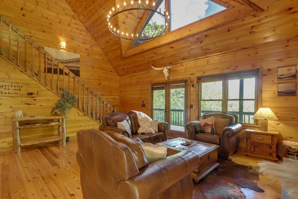 Family Friendly: Hot Tub Haven in Mineral Bluff! House in Tennessee