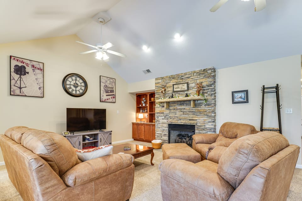 Home 2 Mi to Island in Pigeon Forge! House in Pigeon Forge