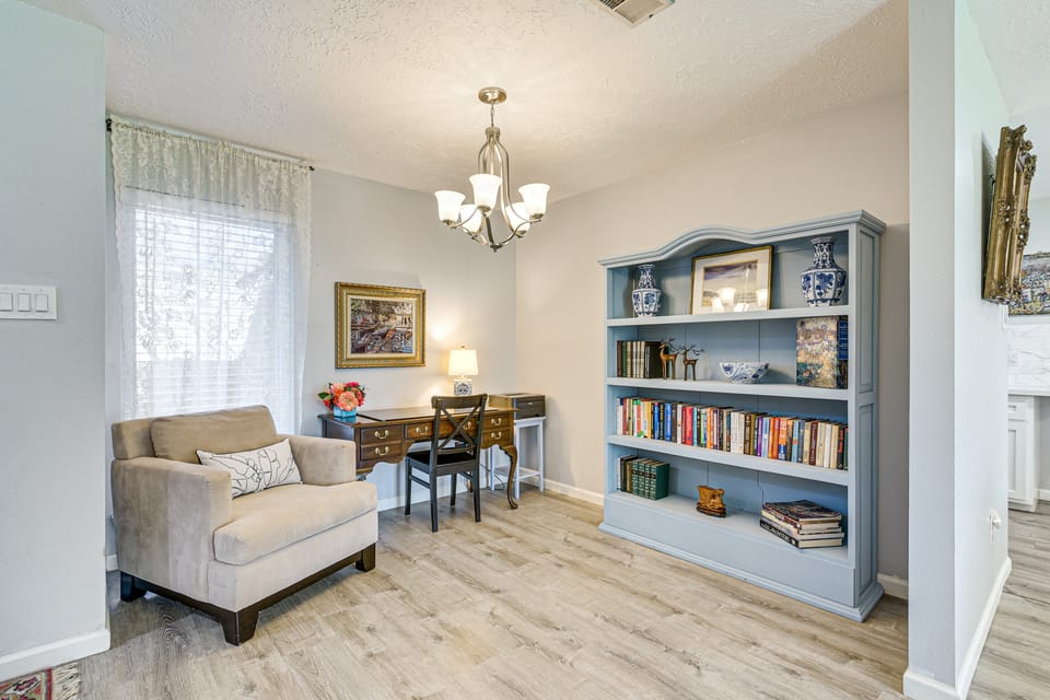 6 Mi to Clear Lake: Family Home w/ Patio & Yard House in League City