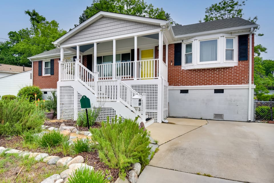 5 Mi to Dtwn: Pet-Friendly Gem w/ Yard in Hampton House in Hampton