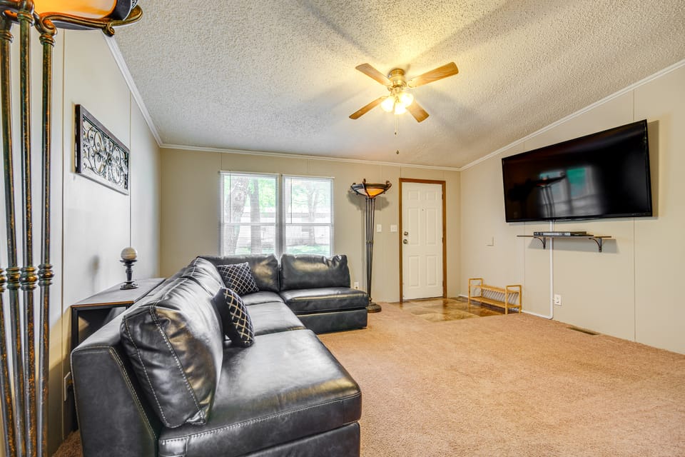 4 Mi to Bennett Spring SP: Dog-Friendly Home! House in Ozark Mountains
