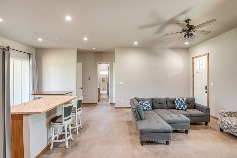 2 Mi to Lake Almanor: Home w/ Golf Course Views! House in Lake Almanor