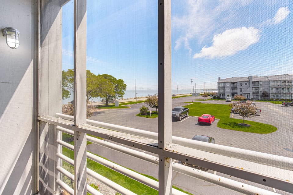 1 Mi to Ferry: Port Clinton Condo w/ Beach View! Apartment in Port Clinton