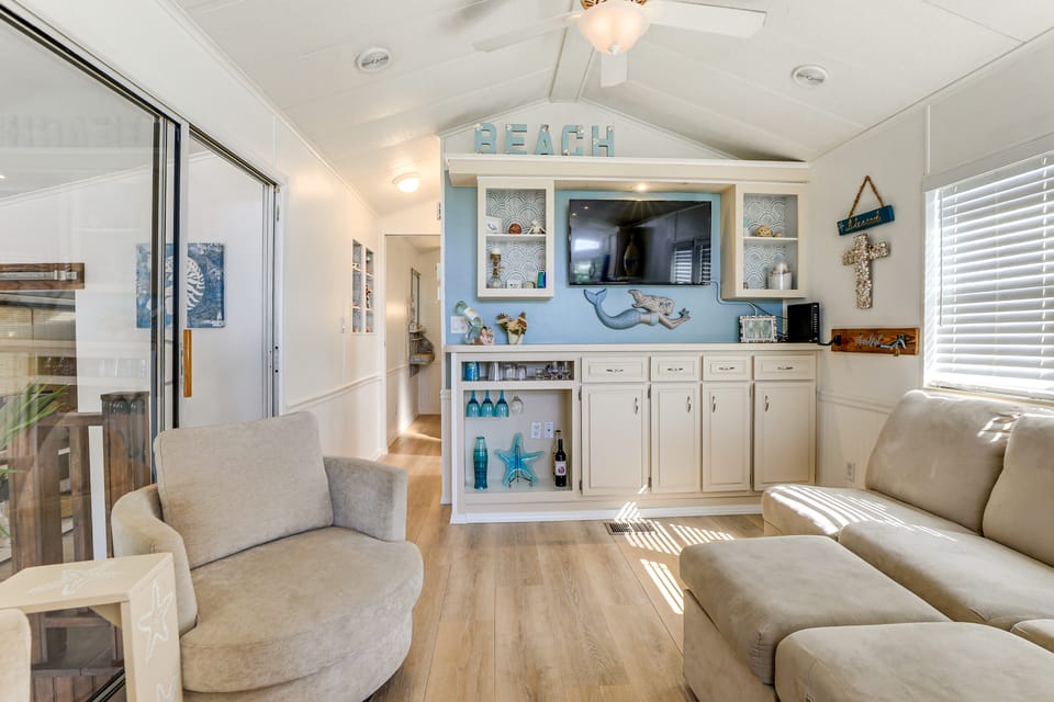 Community Pool + Perks! Nokomis Home 3 Mi to Beach House in Venice