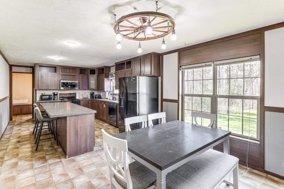 Scenic Hideaway in Sevierville: Hot Tub + Fire Pit House in Sevier County