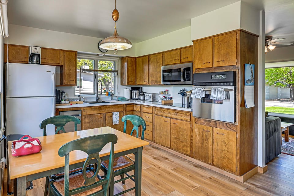 Walk to Flathead Lake: Airy Home w/ Mtn Views! House in Polson