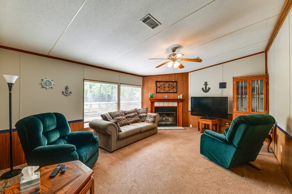 5 Blocks to Beach Access: Sanders Island Getaway! House in Lake Texoma