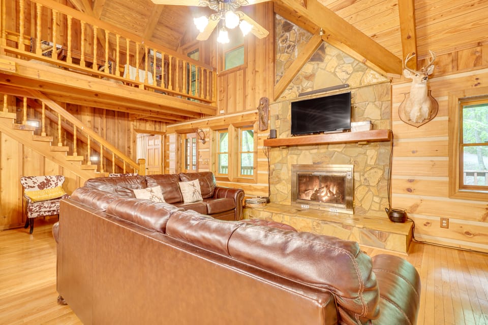Log Cabin w/ Vaulted Great Room & Creek Near GSMNP House in Sevier County