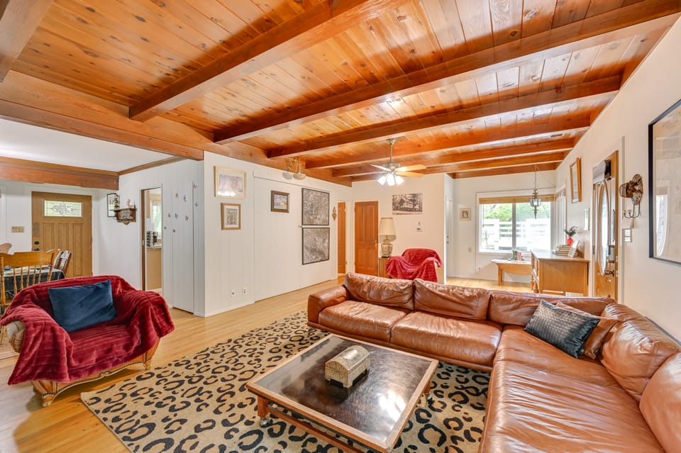 Home 3 Mi to Main St Julian: Great for Groups! House in Southern California