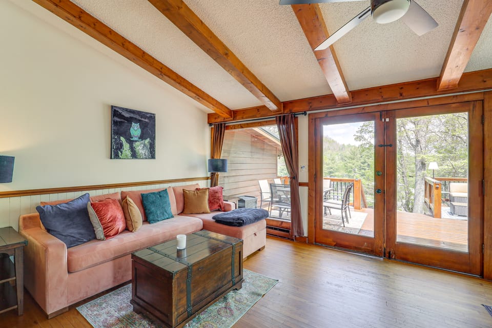 2 Mi to Appalachian State: Cabin w/ Outdoor Spaces House in Boone