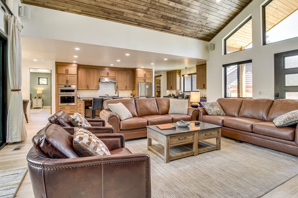 Torreon New Build w/ Deck & Outdoor Entertainment House in Show Low