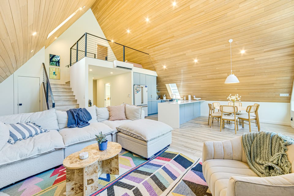 A-Frame Cabin w/ Deck Near Cedar Creek Lake House in Cedar Creek Reservoir