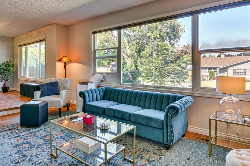 6 Mi to Downtown Vancouver: Peaceful Unit w/ Deck Apartment in Vancouver