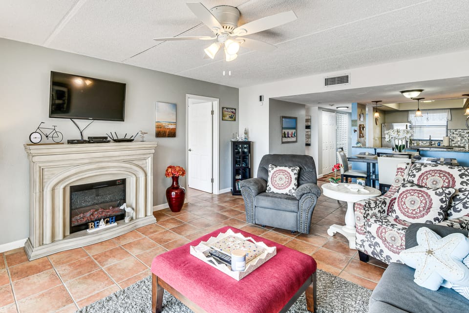 Walk to Ocean: Daytona Beach Shores Condo w/ Pool! Apartment in Daytona Beach Shores