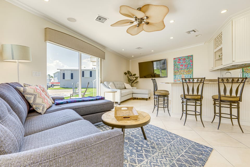 Ocean Access, Mini Golf & Pools: Jensen Beach Gem House in Hutchinson Island