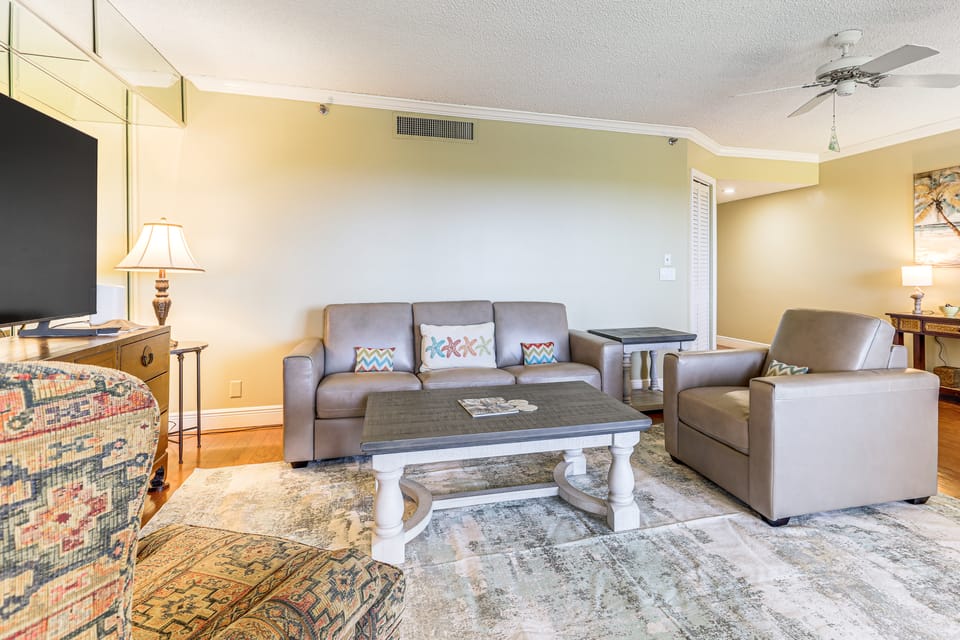 1/2 Mi to Jupiter Beach: Penthouse Condo w/ Views Apartment in Jupiter