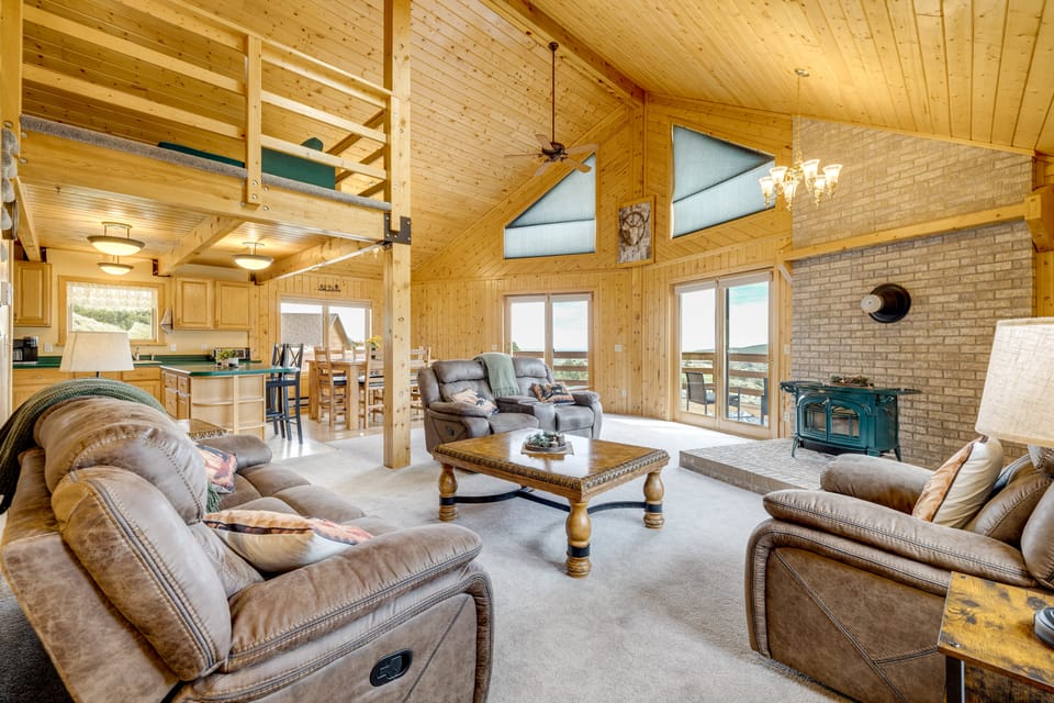 Walk to Sinks Canyon State Park: Spacious Home! House in Lander