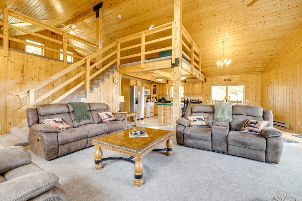 Walk to Sinks Canyon State Park: Spacious Home! House in Lander