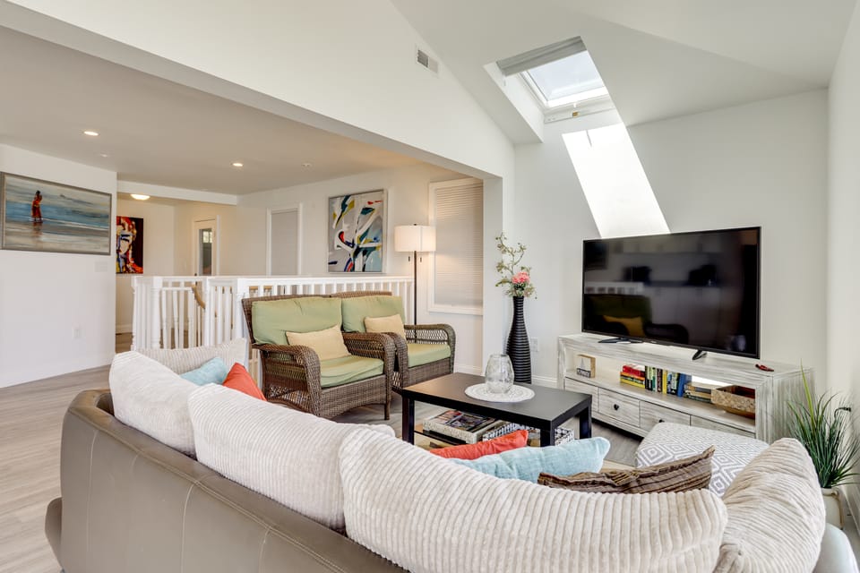 Oceanfront Cottage on Cape Cod Bay w/ Game Room Cottage in Manomet Beach