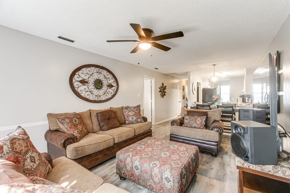 9 Mi to Moody AFB: Newly Updated Condo Near Dining Apartment in Valdosta