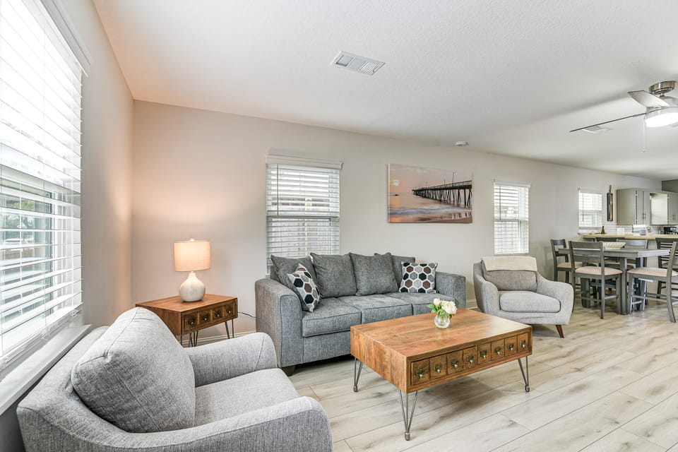 Steps to Seawall: Fenced Family Home in Galveston! House in Galveston Island