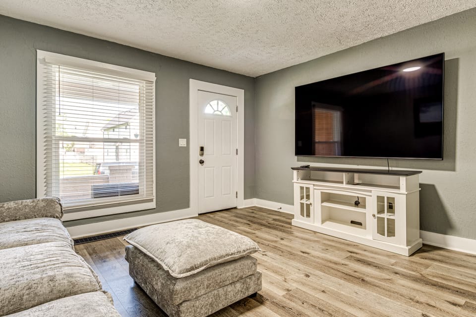 2 Mi to Mass Ave: Convenient Townhome w/ Yard! Apartment in Indianapolis