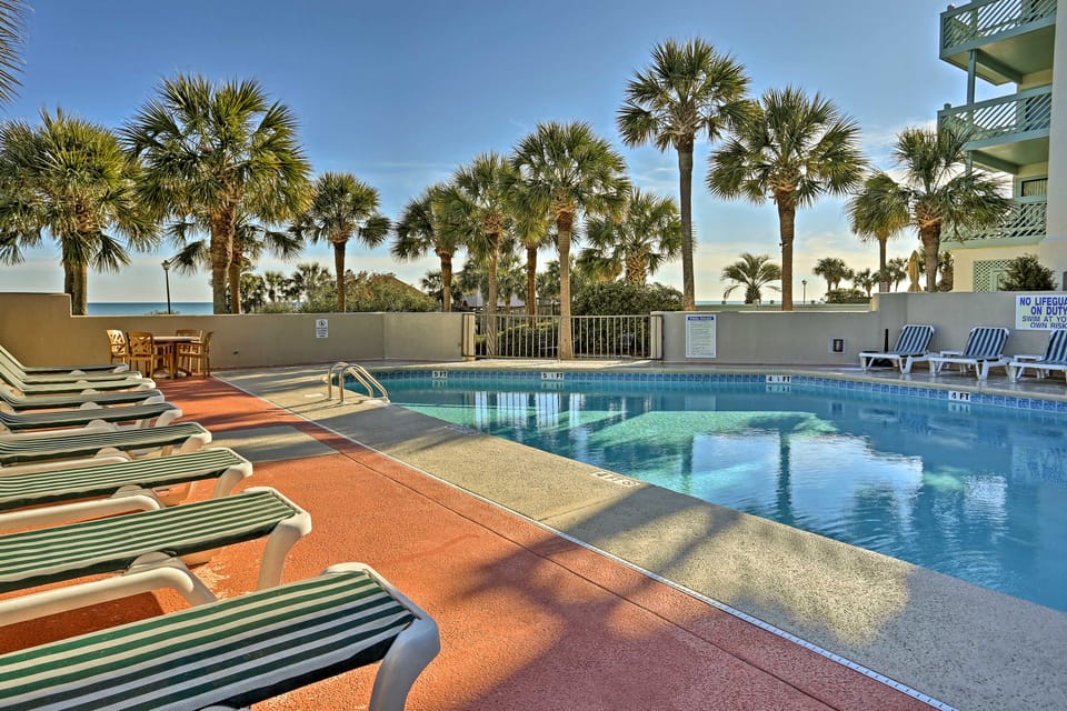 Golden Mile Oceanview Beach Retreat Apartment in Myrtle Beach