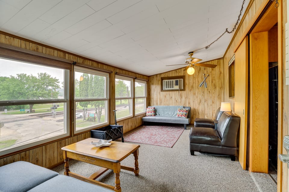 Walk to Wyalusing Beach: Cabin w/ River View! House in Iowa
