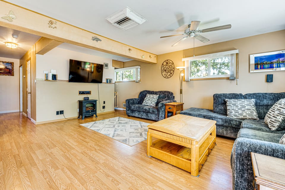 Near Family-Friendly Attractions: Northglenn Home! House in Northglenn