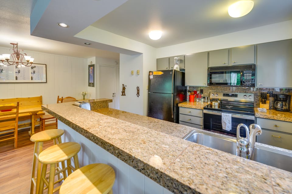 Walk to Sun Valley Village: Condo w/ Deck! Apartment in Ketchum