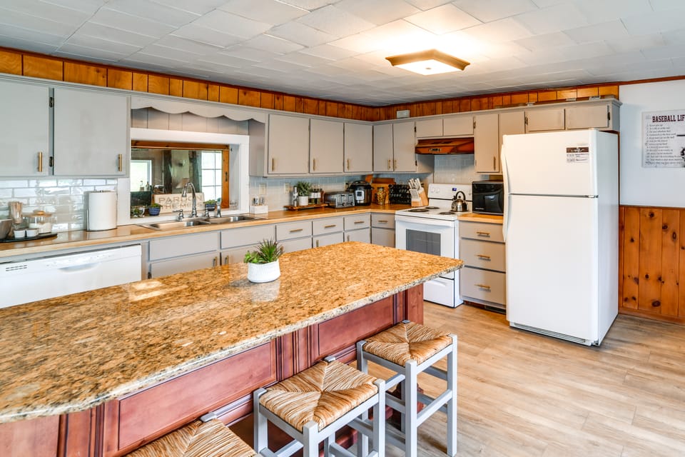 Hike & Baseball Near Cooperstown: Home on 30 Acres House in Capital District, NY, USA