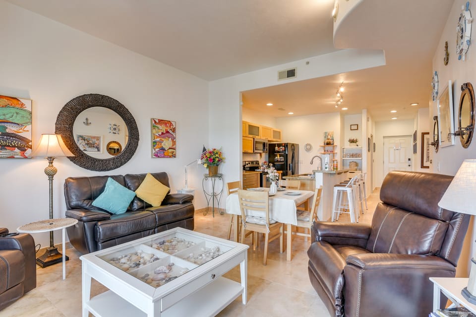 Walk to Galveston Beach: Family Condo w/ Pool Apartment in Galveston Island