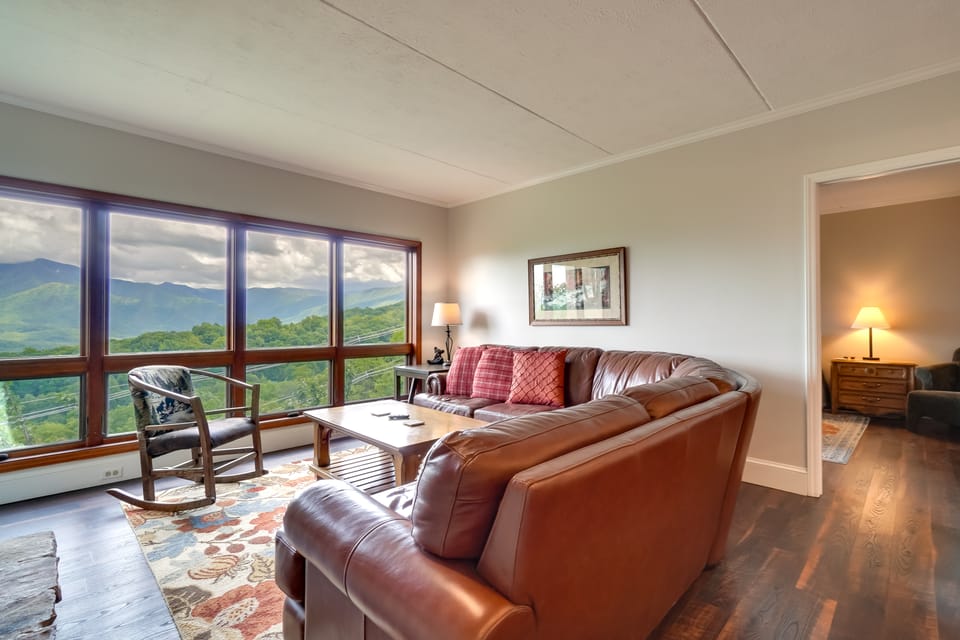 Hike, Swim & Explore: Mtn-View Condo in Gatlinburg Apartment in Gatlinburg