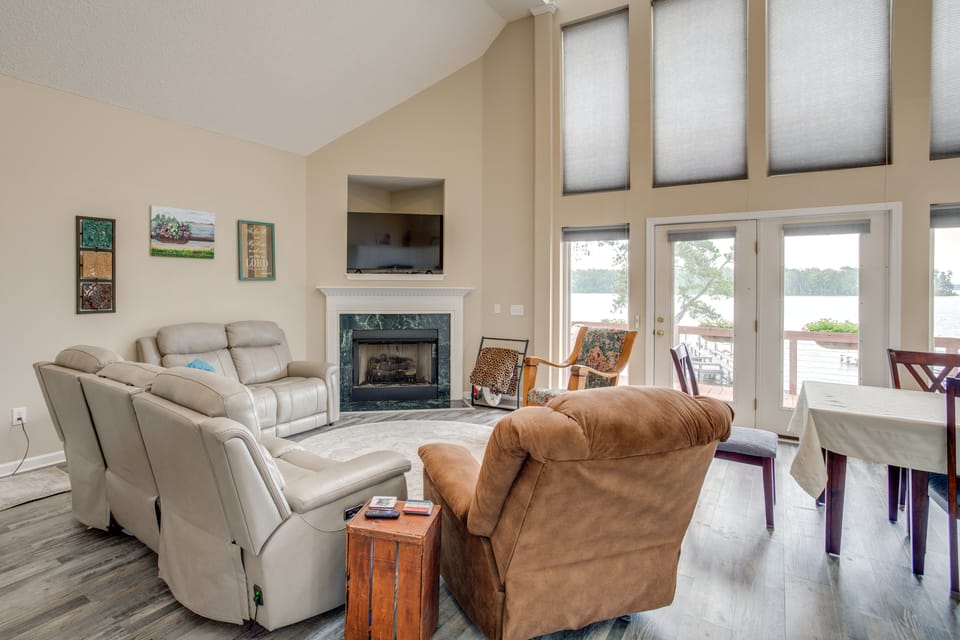 Deck & Views: Lake Murray Escape in Chapin! House in Leesville