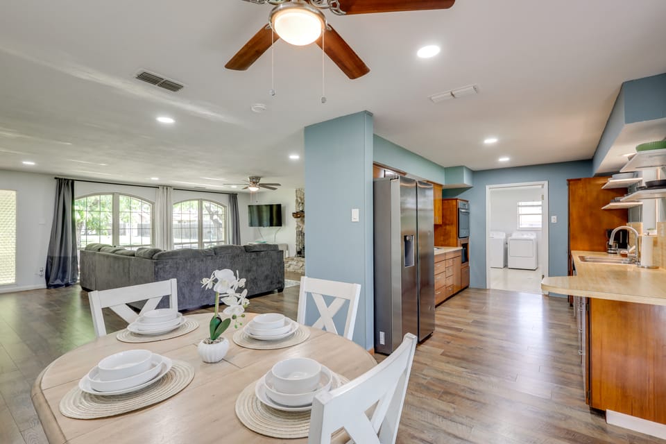 1 Mi to Lake Whitney: Morgan Home w/ Deck! House in Texas