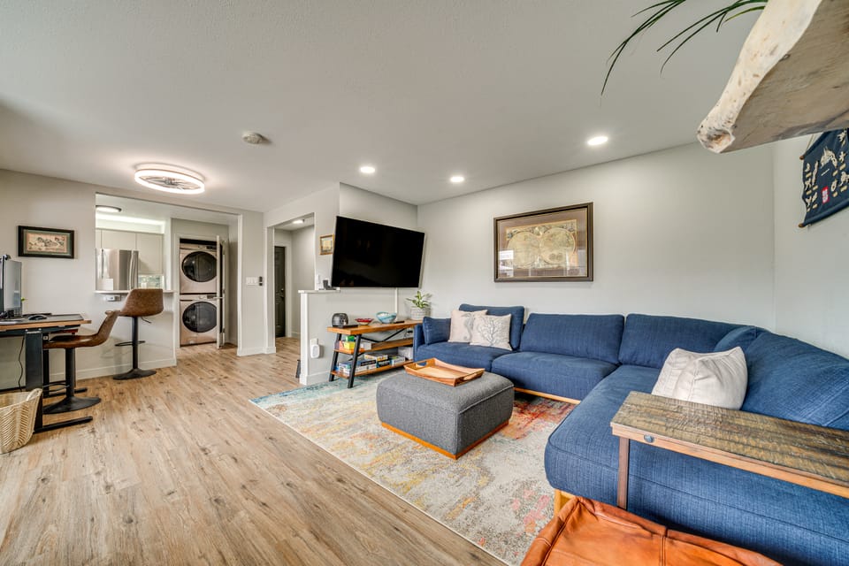 2 Blocks to Beach Park! World Cup HQ in Seattle Apartment in Alki Beach