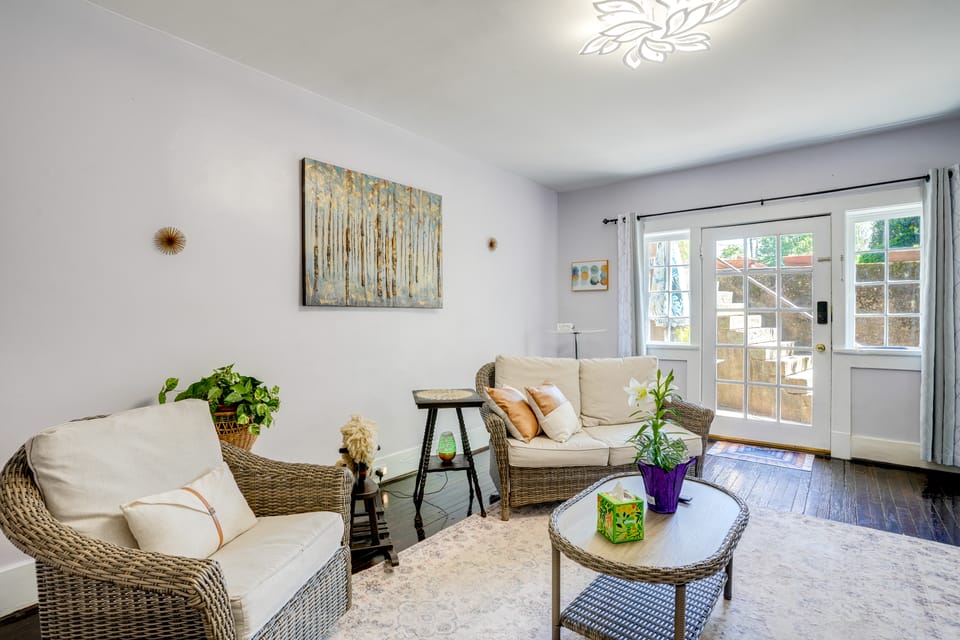 'Swimming Under the Stars' Lynchburg Apt w/ Pool! House in Lynchburg