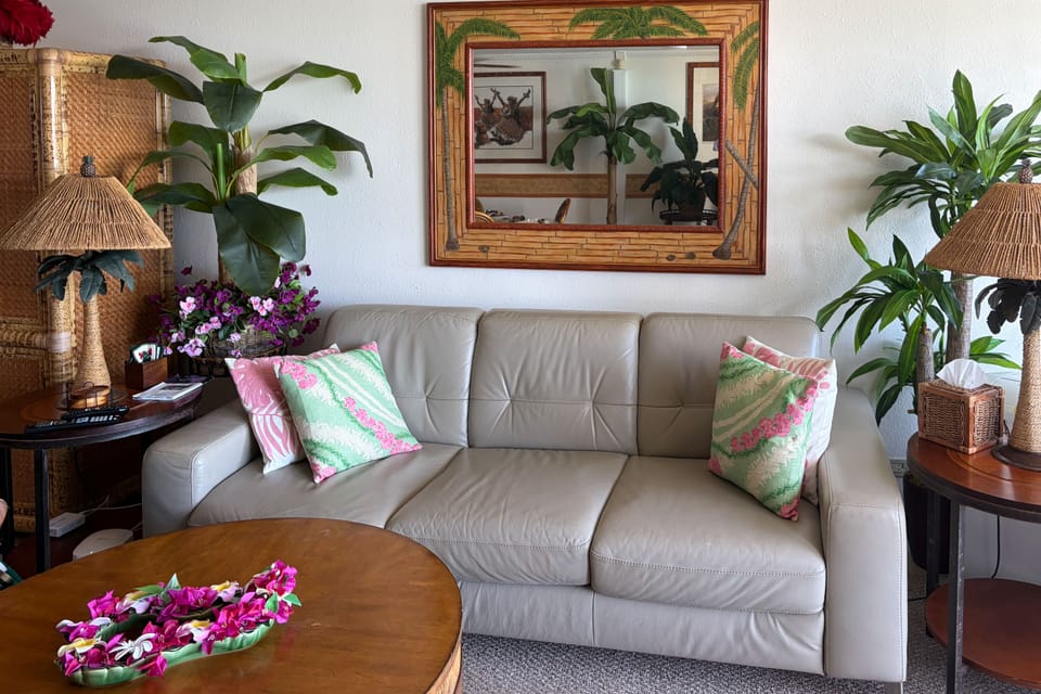 Oceanfront Condo: Stunning Sunrise & Ocean Views Apartment in Punaluu