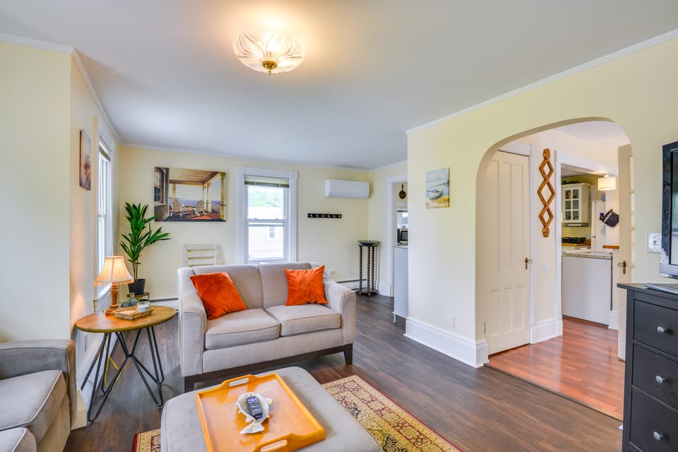 Walk to St Lawrence River: Clayton Apt w/ Porch! House in Clayton