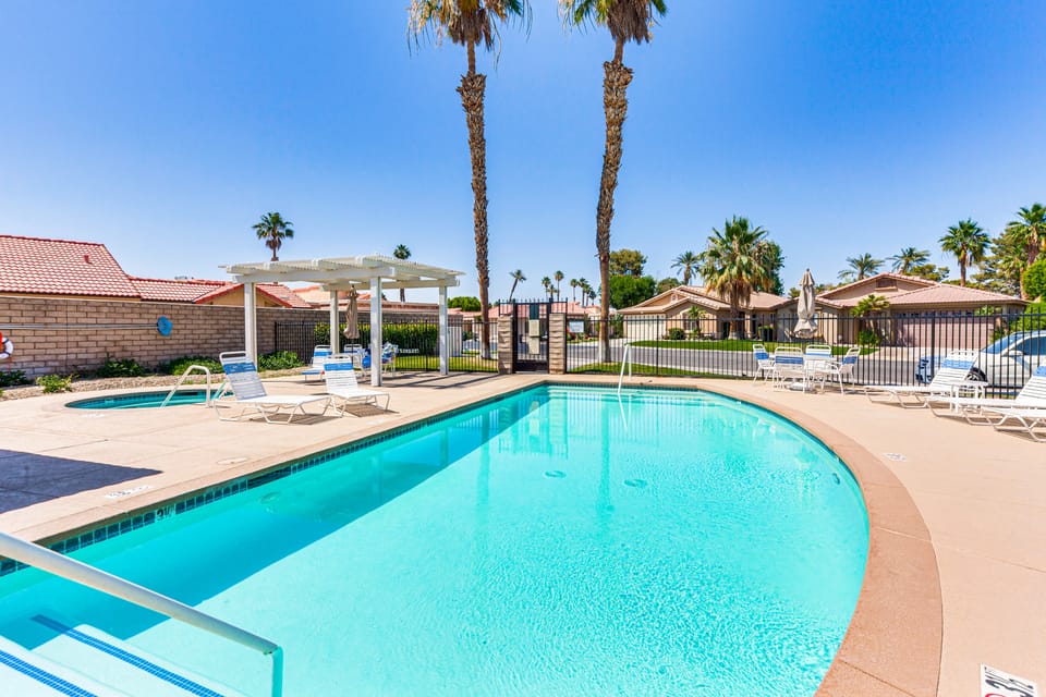 6 Mi to Old Town La Quinta: Golf Retreat w/ Patio Apartment in Indio