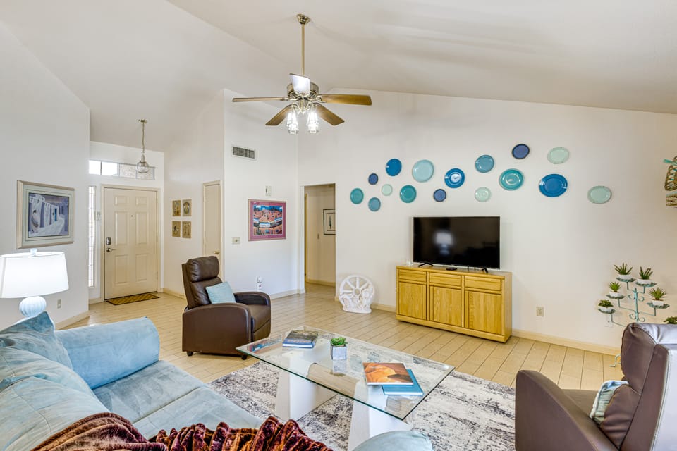 ‘Southwest Getaway’ w/ Fenced Yard in Chandler! House in Gilbert