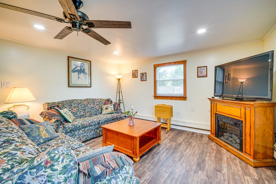 Pet-Friendly Little Egg Harbor Home w/ Fenced Yard House in Atlantic County