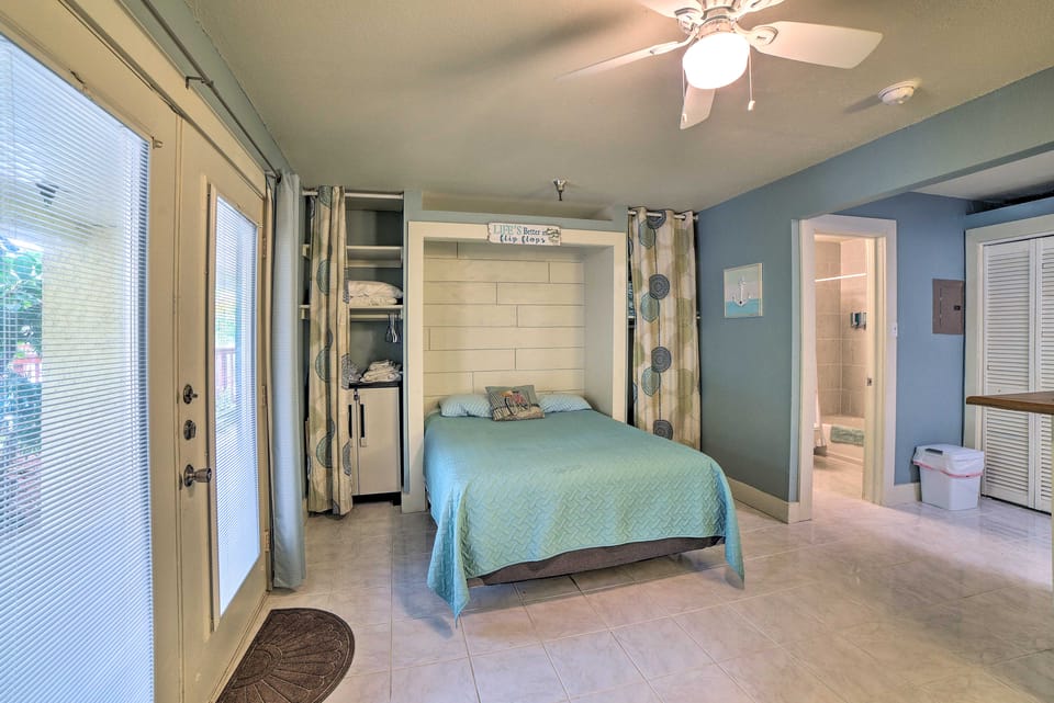 Walk to Padre Beach: Studio w/ Hot Tub Access Apartment in North Padre Island