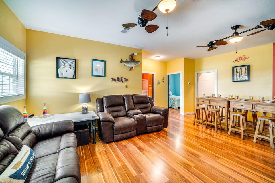 1 Mi to Lake Texoma Access: Home w/ Deck House in Lake Texoma
