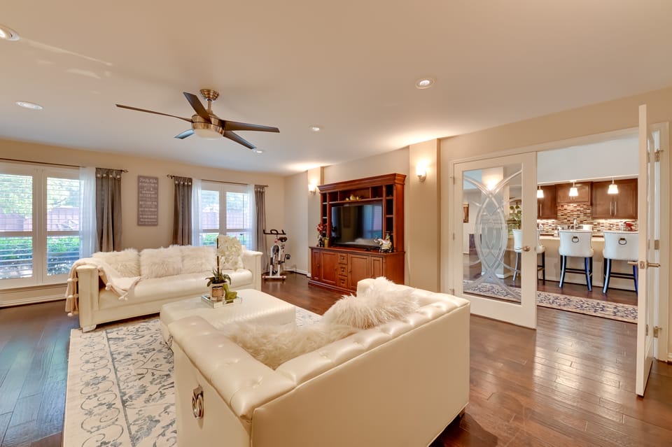 Large Luxury Home with Saltwater Pool House in Lake Lewisville