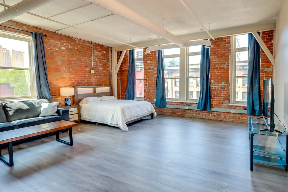 Steps to Shops & Eats: Dtwn Omaha Gem! Apartment in Omaha