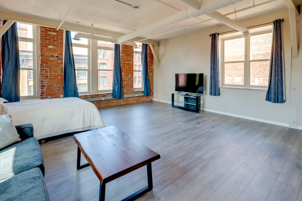 Steps to Shops & Eats: Dtwn Omaha Gem! Apartment in Omaha